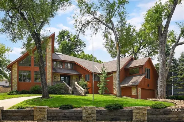 9964 Hemlock DR, Overland Park, KS 66212