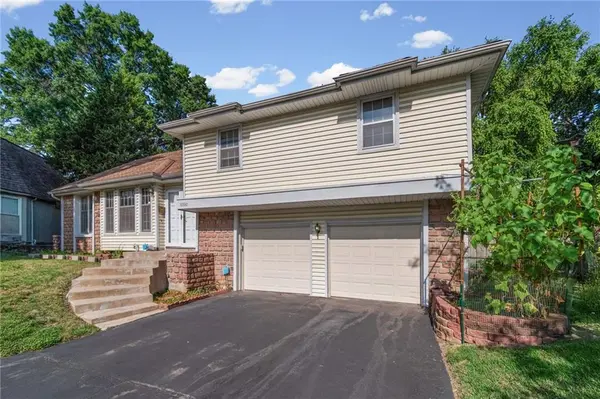 10530 Wedd ST, Overland Park, KS 66212