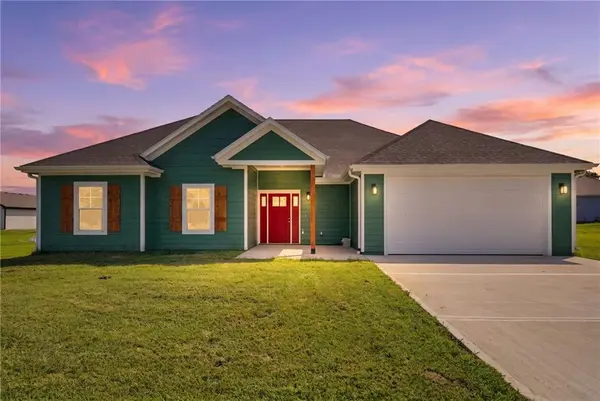 206 Constitution LN, East Lynne, MO 64743