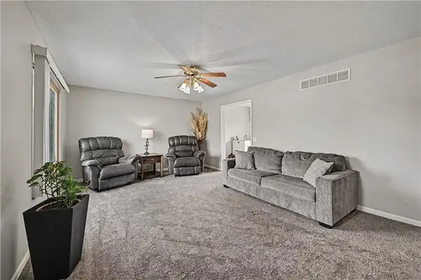 31455 Lyman LN, Excelsior Springs, MO 64024