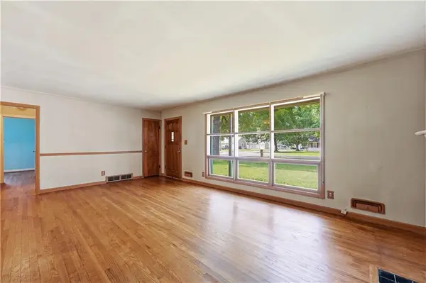 7641 Santa Fe DR, Overland Park, KS 66204