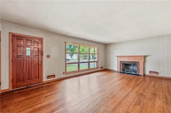7641 Santa Fe DR, Overland Park, KS 66204