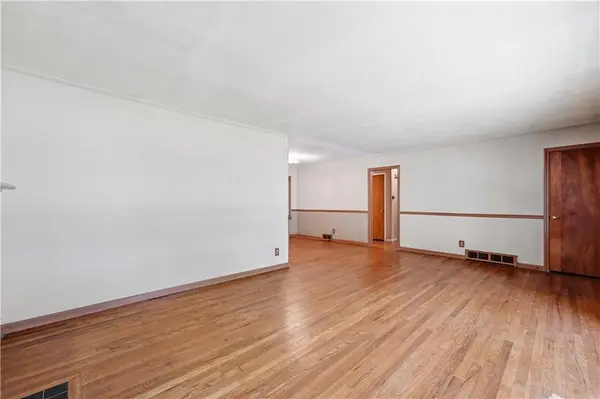 7641 Santa Fe DR, Overland Park, KS 66204