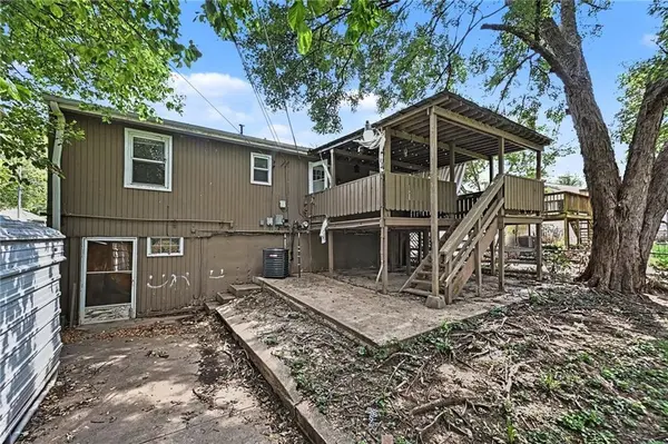 8026 NE 50th ST, Kansas City, MO 64119