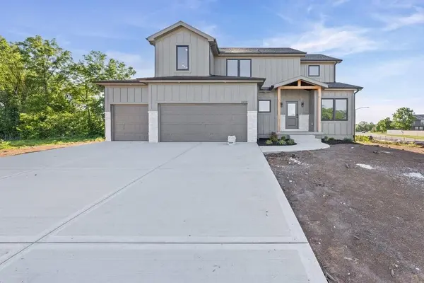 16561 W 165th PL, Olathe, KS 66062