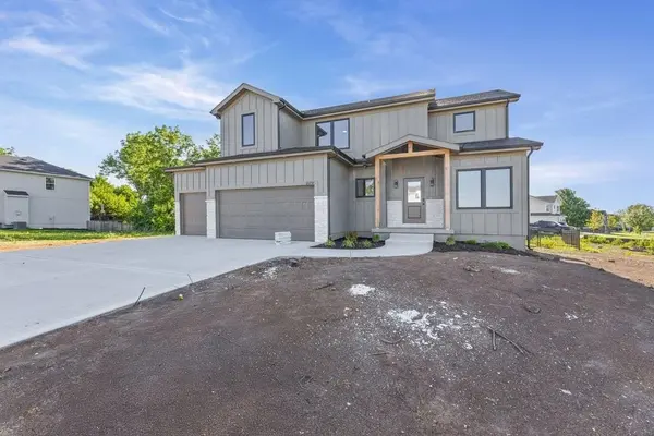 16561 W 165th PL, Olathe, KS 66062