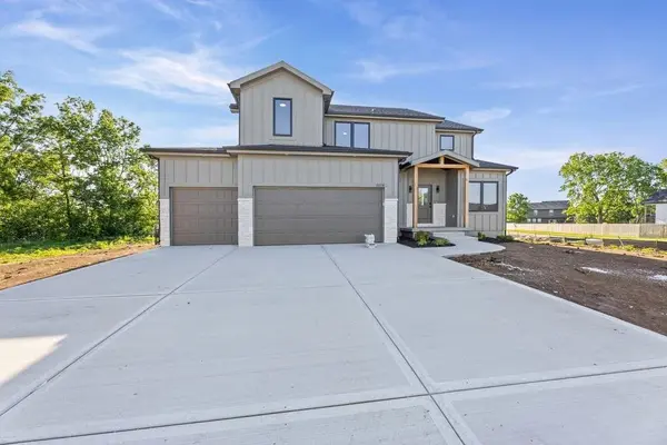 16561 W 165th PL, Olathe, KS 66062