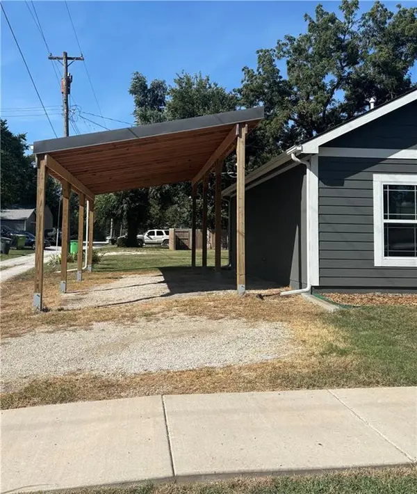 413 E 2nd ST, Ottawa, KS 66067