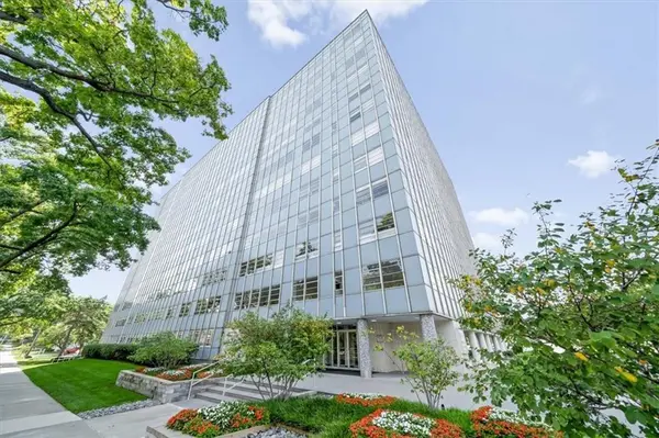 333 W Meyer BLVD #512, Kansas City, MO 64113
