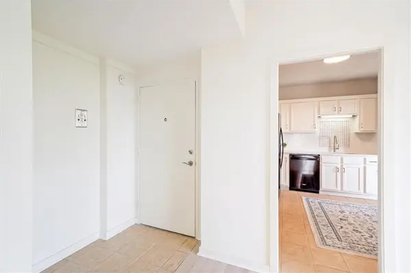 333 W Meyer BLVD #512, Kansas City, MO 64113