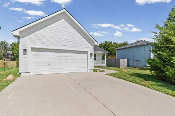 8620 NE 116th ST, Kansas City, MO 64157