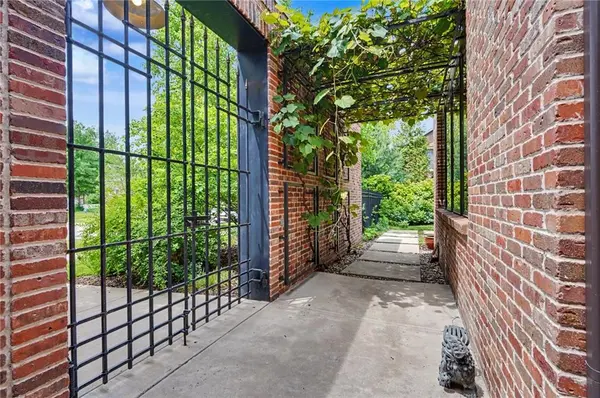 832 Ohio ST, Lawrence, KS 66044