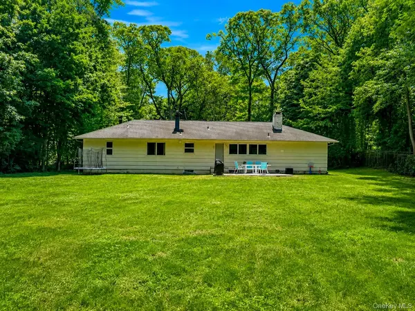 46 Mayfair DR, Huntington, NY 11743