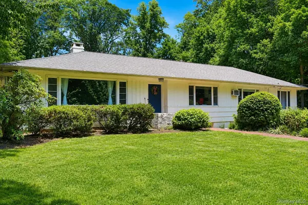 46 Mayfair DR, Huntington, NY 11743