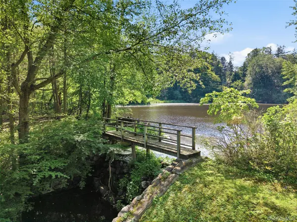 18 Salem RD, Pound Ridge, NY 10576