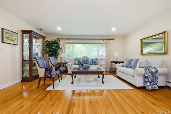 201 Kildare RD, Garden City, NY 11530