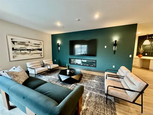 306 Bluestone CT #216, Maybrook, NY 12543
