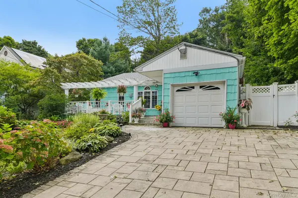 28 Forest DR, East Northport, NY 11731
