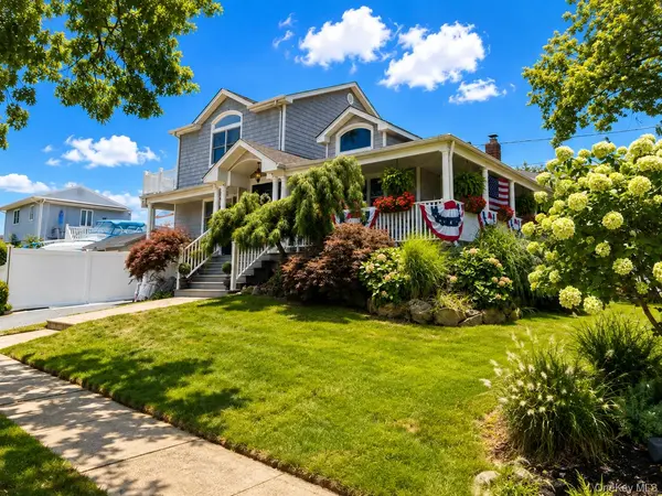 3970 Darby LN, Seaford, NY 11783