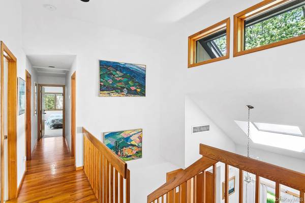 9 Hazelwood AVE, Westhampton Beach, NY 11978
