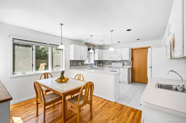 9 Hazelwood AVE, Westhampton Beach, NY 11978
