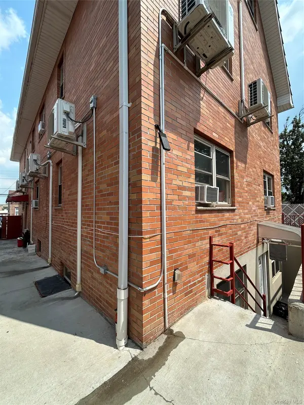 76-18 57th RD, Middle Village, NY 11379