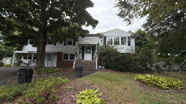 334 Sunrise AVE, Sayville, NY 11782