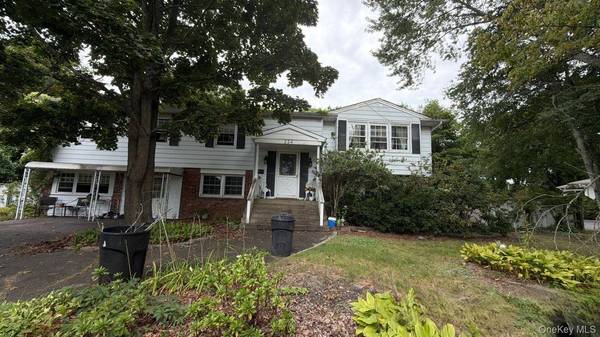 334 Sunrise AVE, Sayville, NY 11782