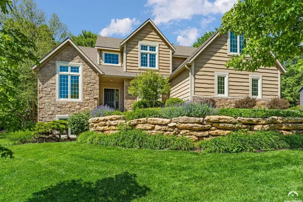 1725 Bobwhite DR, Lawrence, KS 66047