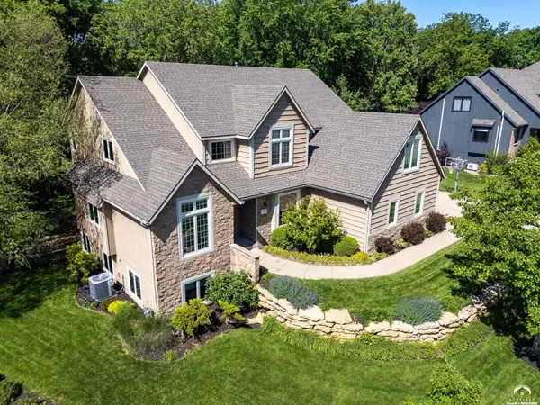 1725 Bobwhite DR, Lawrence, KS 66047