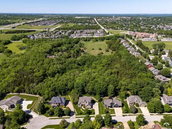 1725 Bobwhite DR, Lawrence, KS 66047