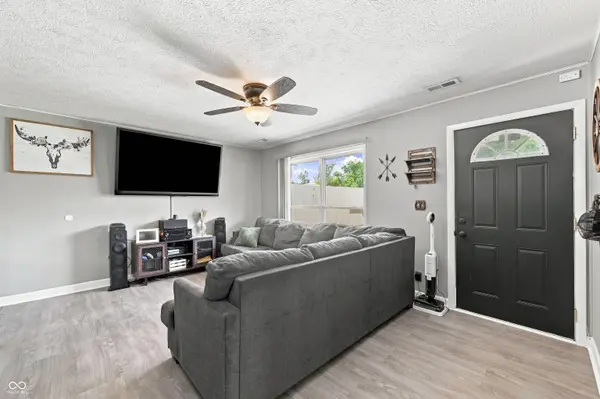 932 Walton DR, Plainfield, IN 46168