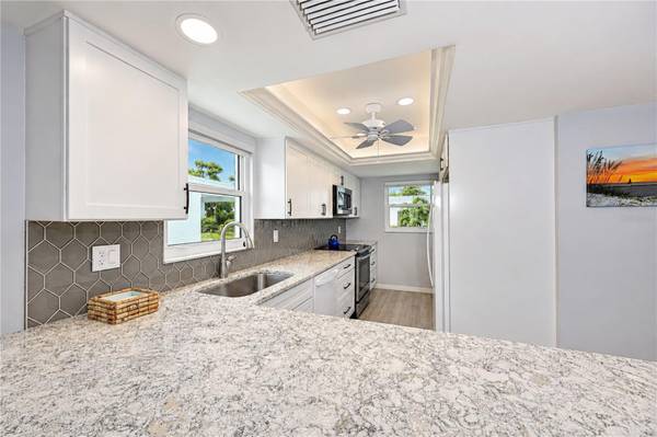 9411 CONCORD CIR, Bradenton, FL 34210