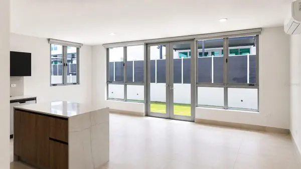 URB RIVIERA COURT #40, Bayamon, PR 00959