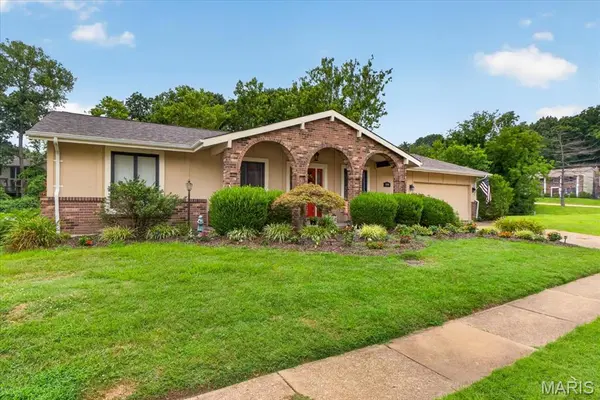 15446 Grantley DR, Chesterfield, MO 63017
