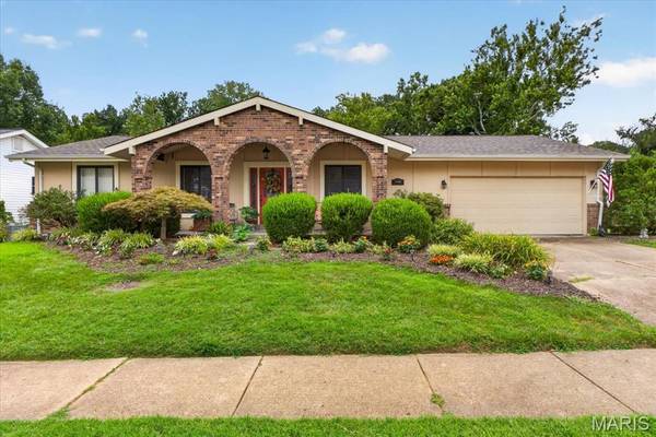 15446 Grantley DR, Chesterfield, MO 63017