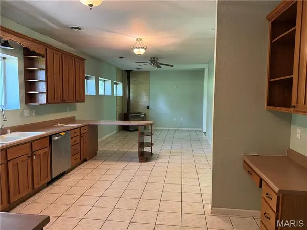 30 Highway E, Steelville, MO 65565