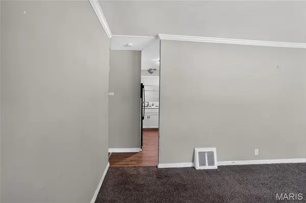 636 Science Hill DR, St Louis, MO 63137