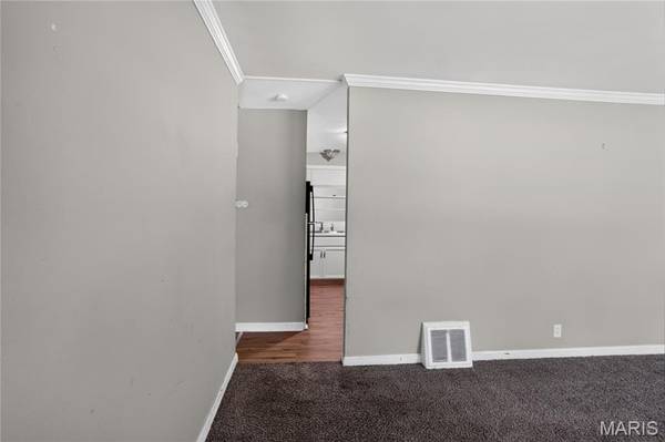 636 Science Hill DR, St Louis, MO 63137