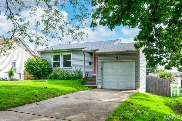 9521 Cloverhurst DR, St Louis, MO 63123