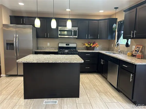 31 Graeler DR, St Louis, MO 63146