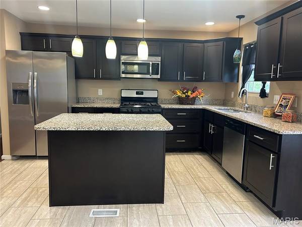 31 Graeler DR, St Louis, MO 63146