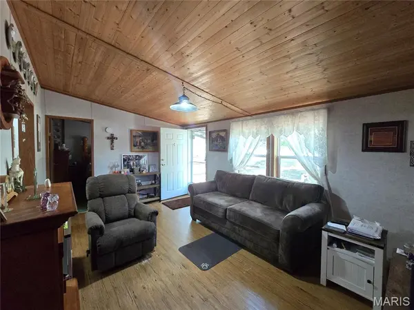 11568 E State HWY E, Cadet, MO 63630