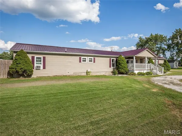 112 Schmidt ST, Wilsonville, IL 62093