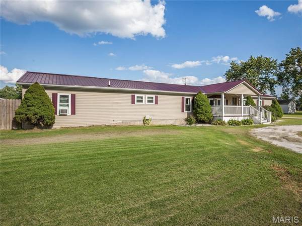 112 Schmidt ST, Wilsonville, IL 62093