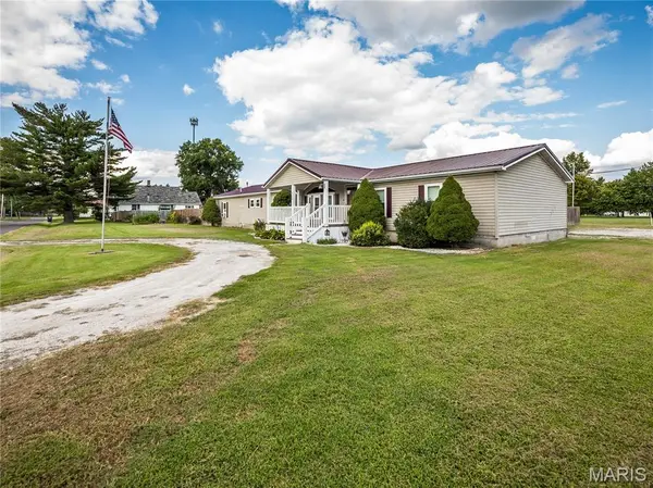 112 Schmidt ST, Wilsonville, IL 62093
