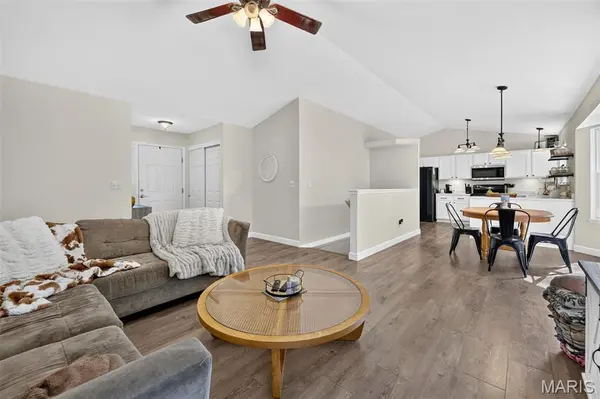 206 Geranium DR, O'fallon, MO 63366