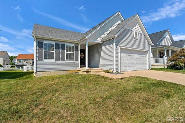 2046 Preston Woods Pkwy, Lake St Louis, MO 63367