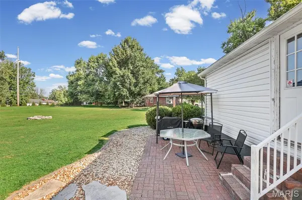 2808 Norwood LN, Godfrey, IL 62035