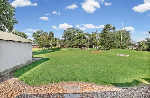 2808 Norwood LN, Godfrey, IL 62035